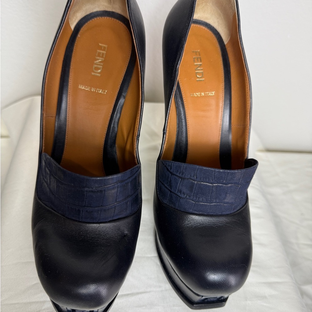 Fendi Women's Navy Blue Leather Platform Croc Embossed Pump